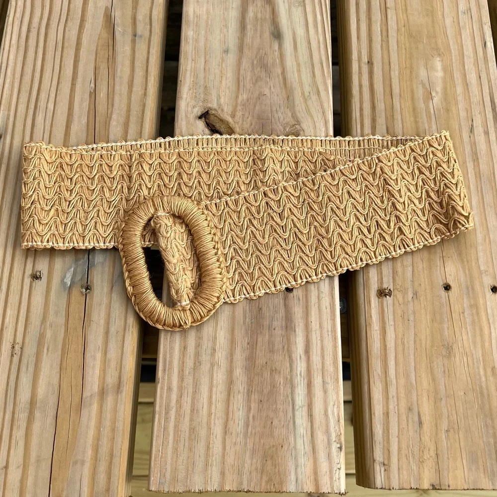 - Vintage 70’s Wide Woven Belt! EUC!